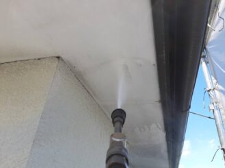外壁塗装　軒天の高圧洗浄